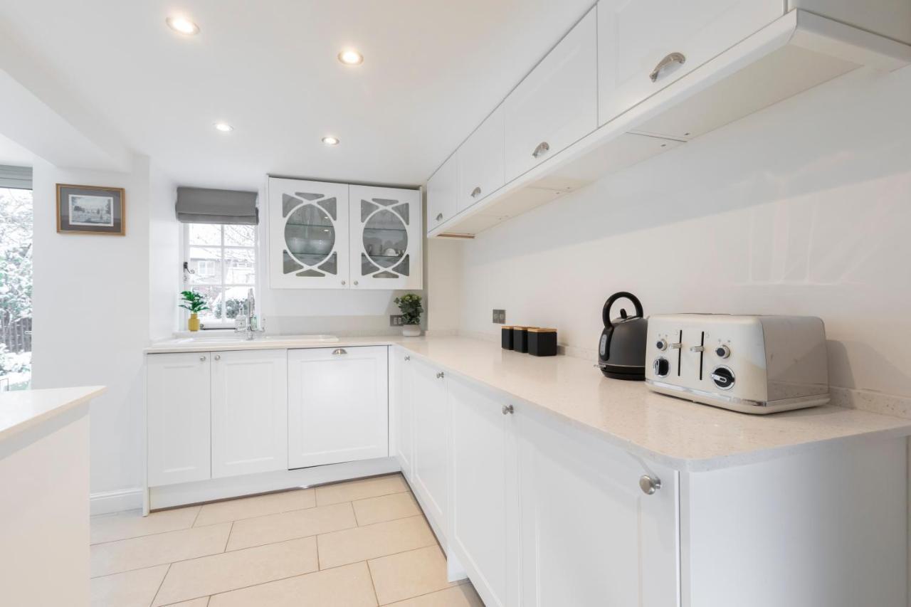Beautiful 4 Bedroom Home Cheltenham Exteriör bild