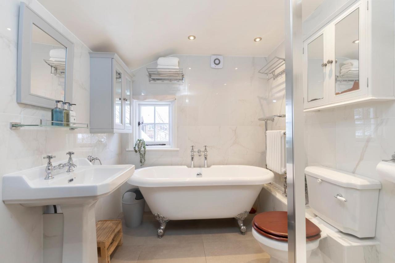 Beautiful 4 Bedroom Home Cheltenham Exteriör bild