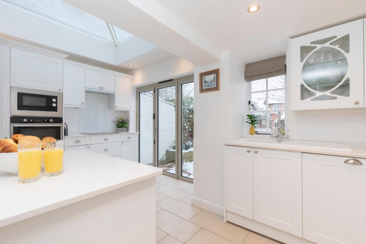 Beautiful 4 Bedroom Home Cheltenham Exteriör bild