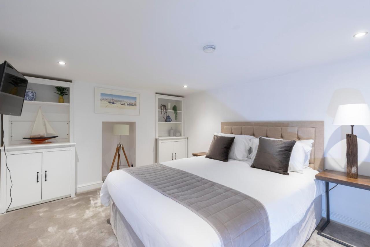 Beautiful 4 Bedroom Home Cheltenham Exteriör bild