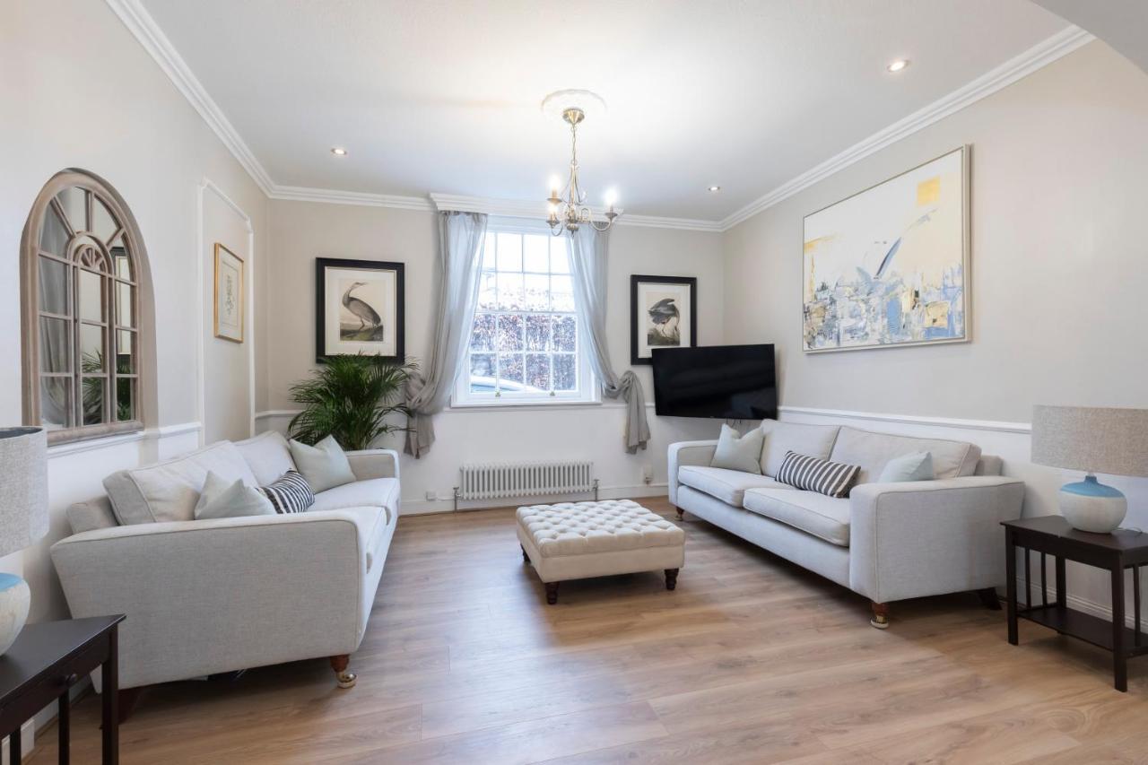 Beautiful 4 Bedroom Home Cheltenham Exteriör bild