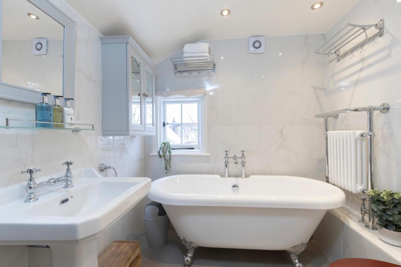 Beautiful 4 Bedroom Home Cheltenham Exteriör bild