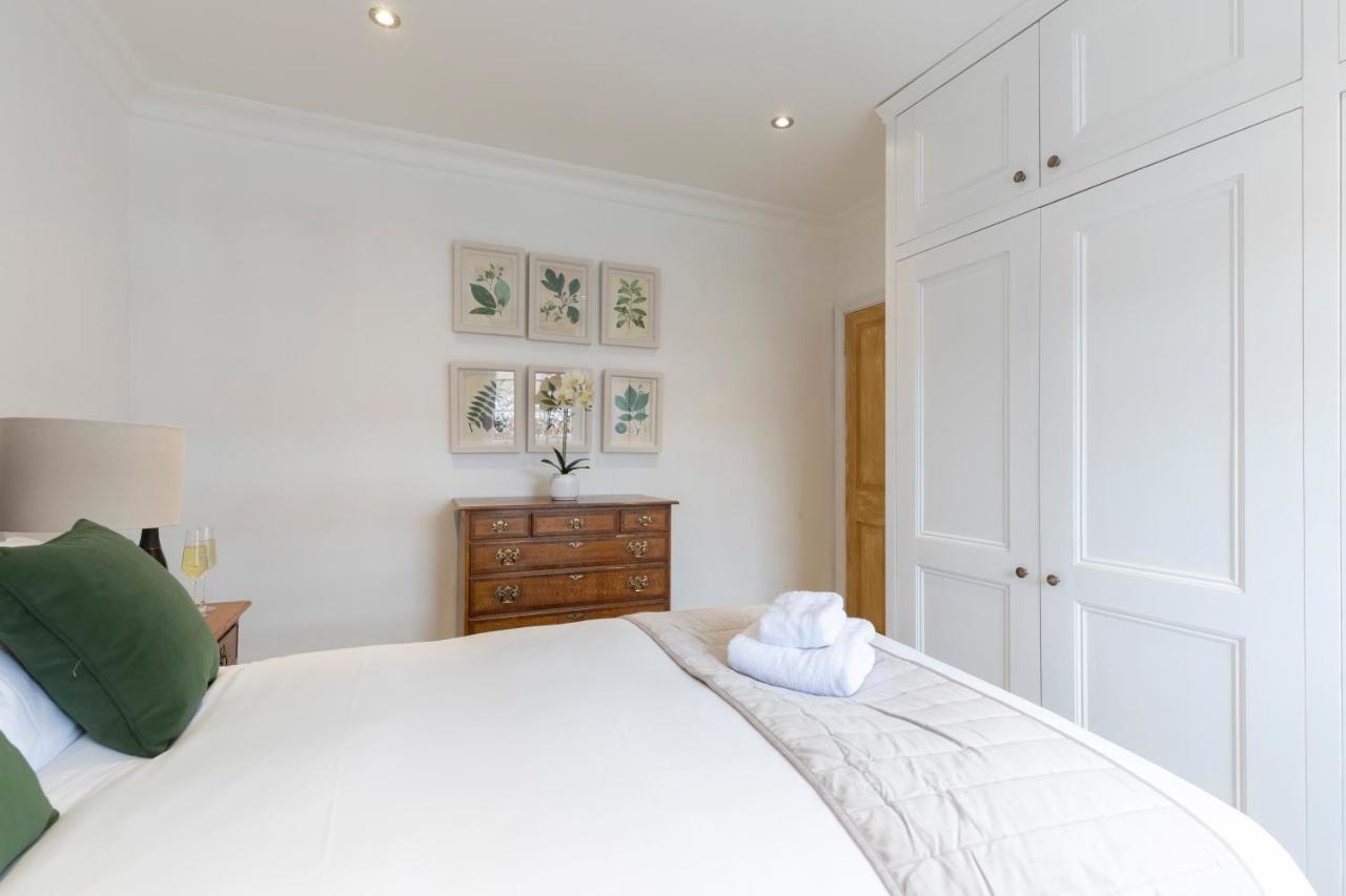 Beautiful 4 Bedroom Home Cheltenham Exteriör bild