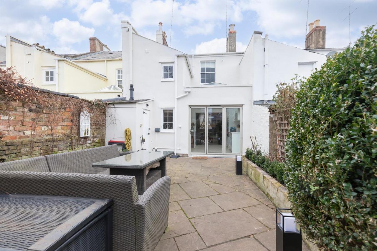 Beautiful 4 Bedroom Home Cheltenham Exteriör bild